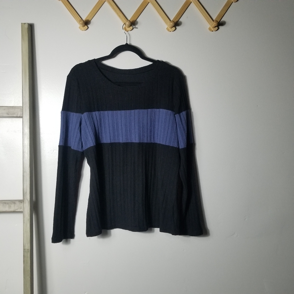 WOMEN'S LONG SLEEVE BLOUSE SIZE XXL (RUNS SMALL)